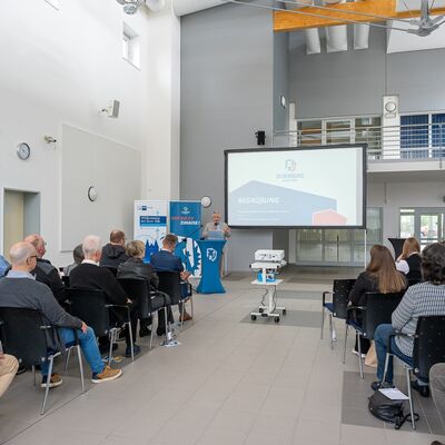 3. Wirtschaftsforum Stadt Oldenburg in Holstein & IHK zu L�beck_Begr��ung B�rgermeister J�rg Saba