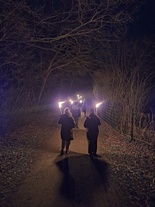 Fackelwanderung in der Priesterwiese.