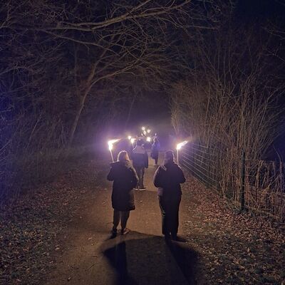 Fackelwanderung in der Priesterwiese.